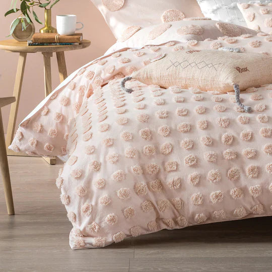 BEDDING AND CUSHIONS