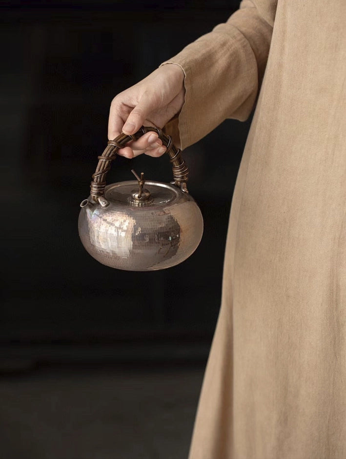 [蔓生敘古X Chingshui Tang] Kitamura One-Piece Forged Silver Teapot – 424g Hand-Hammered Fine Silver Teaware By Kitamura Studio