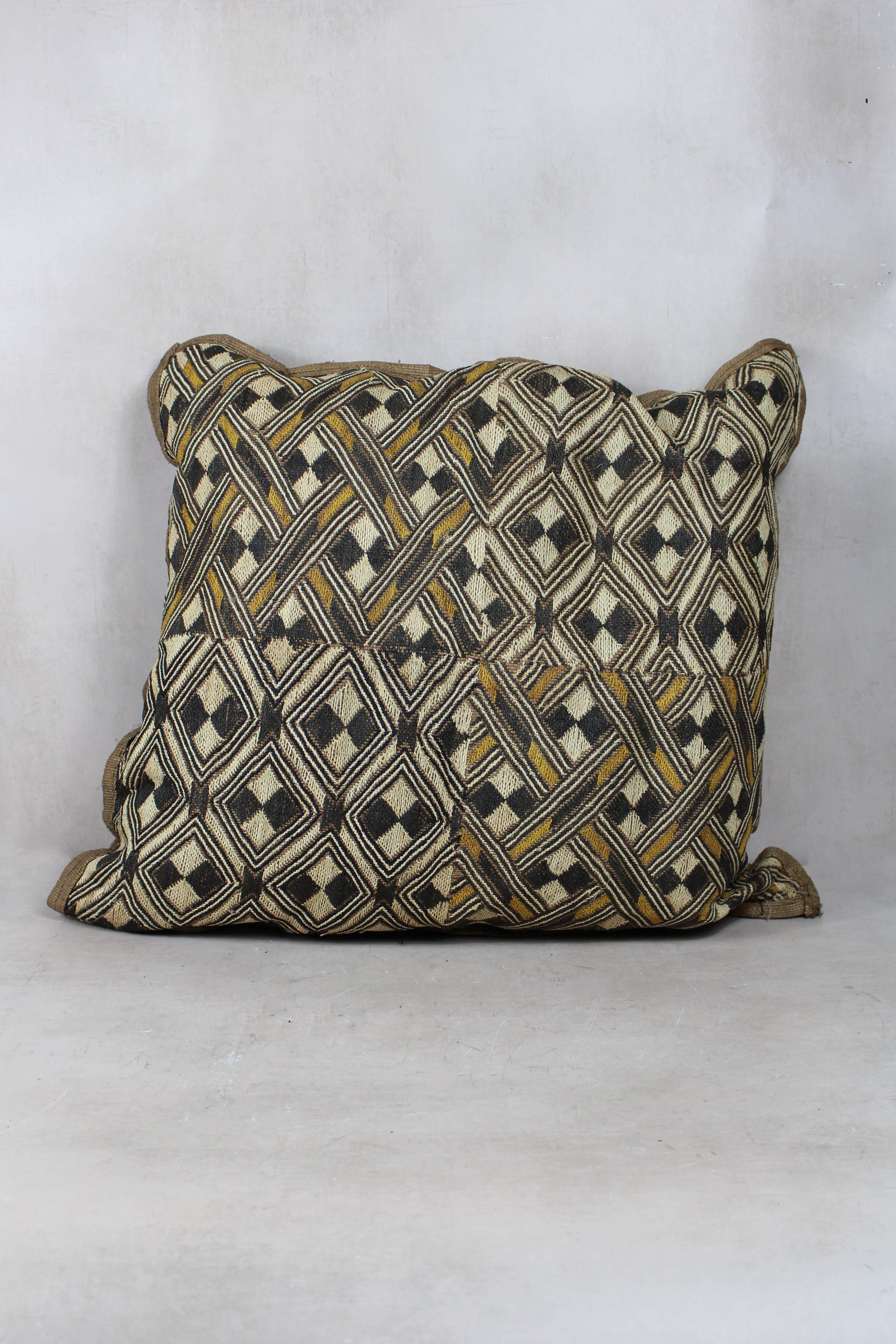 Vintage Showa Cloth Cushion - 25.9 - Horizon and Stone 