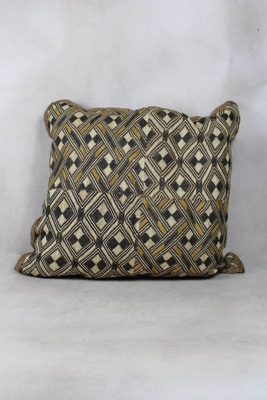 Vintage Showa Cloth Cushion - 25.9 - Horizon and Stone 