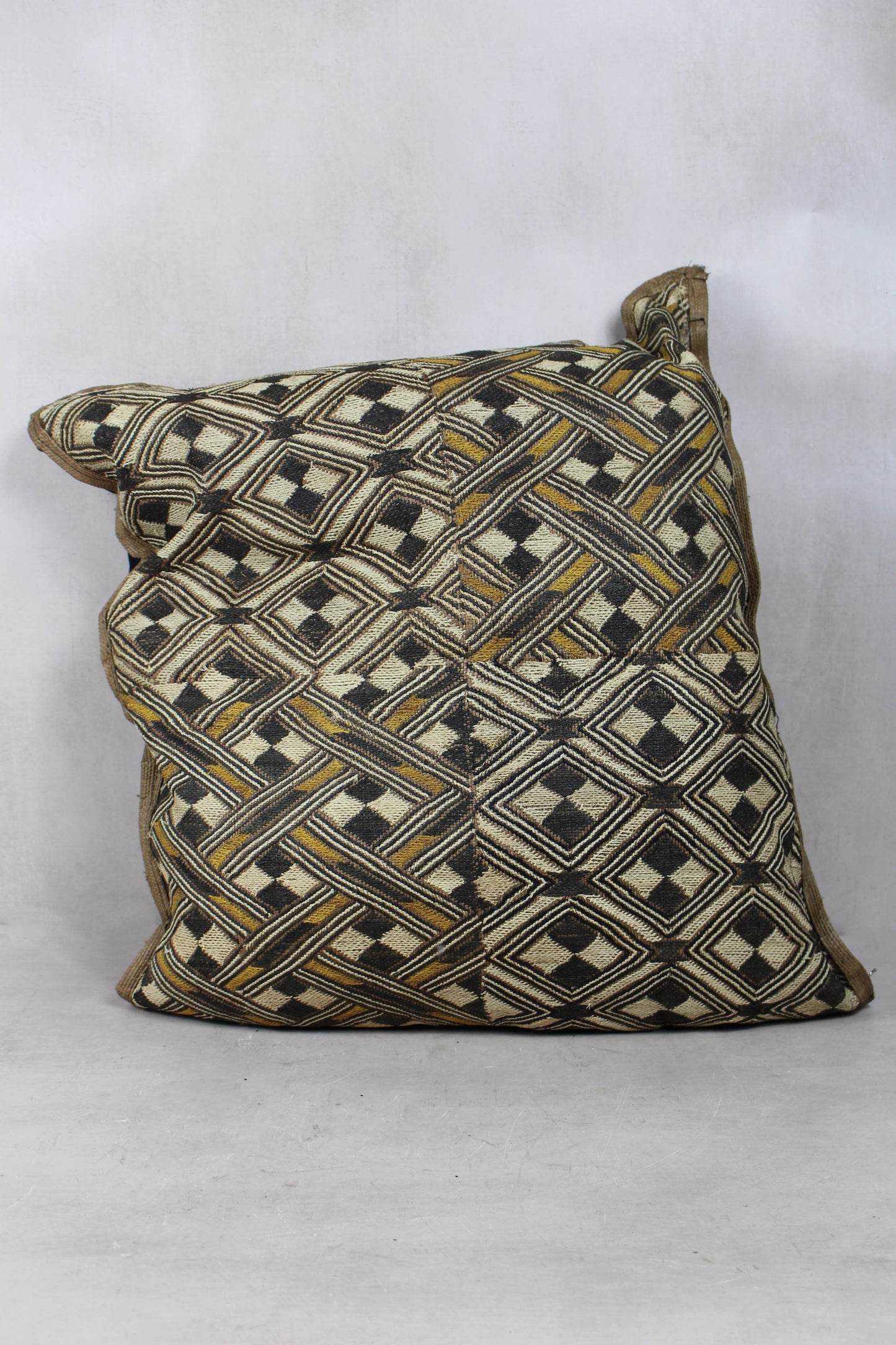 Vintage Showa Cloth Cushion - 25.9 - Horizon and Stone 