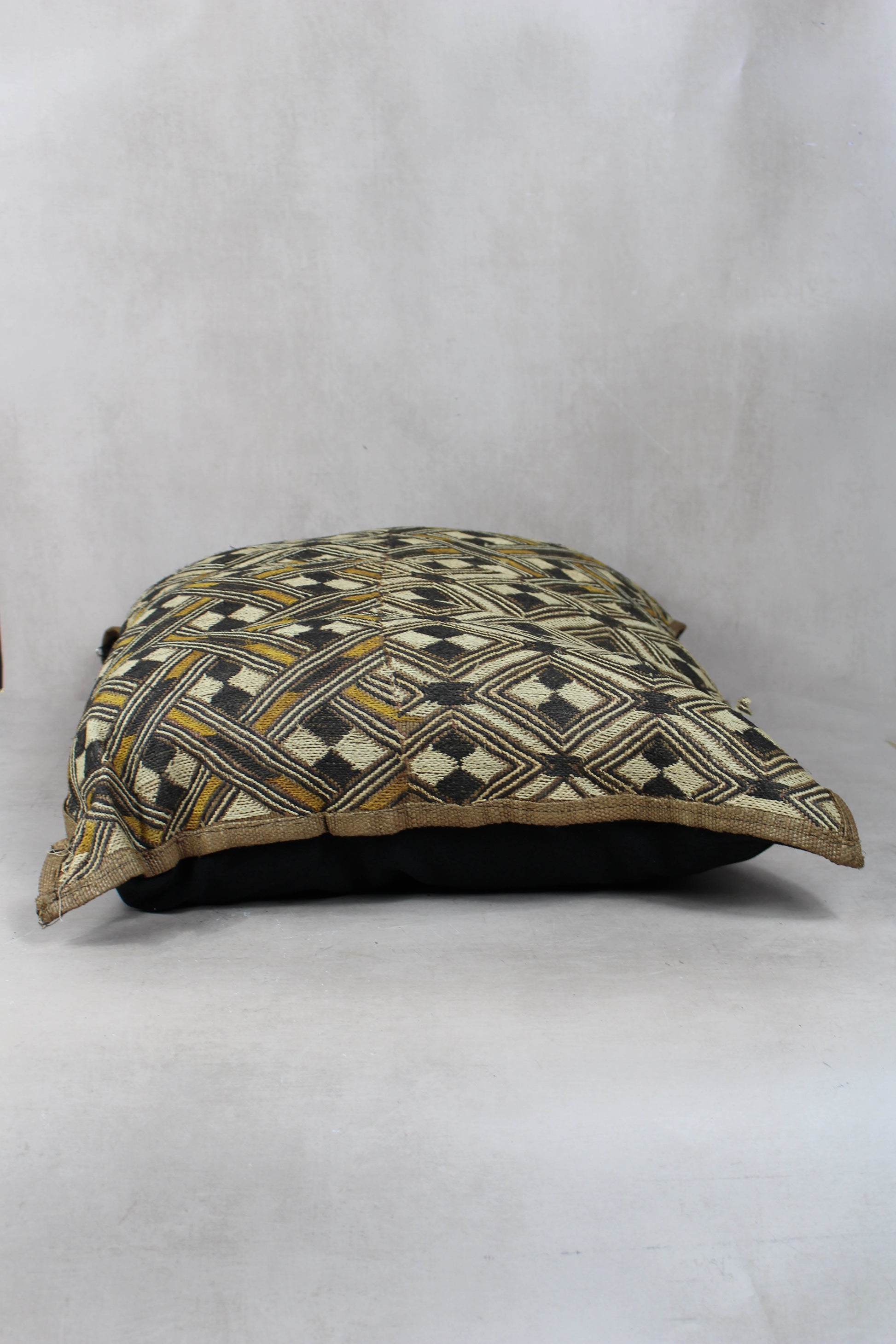 Vintage Showa Cloth Cushion - 25.9 - Horizon and Stone 