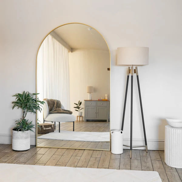 Circular mirror with a thin gold frame. - Horizon and Stone 